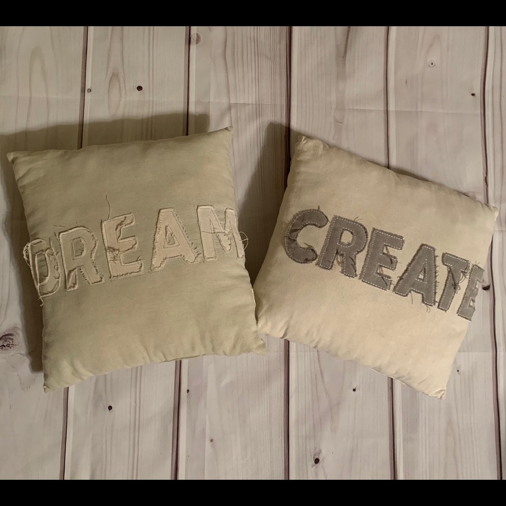 2 Decorative Rustic Pillows - Picture 1 of 6